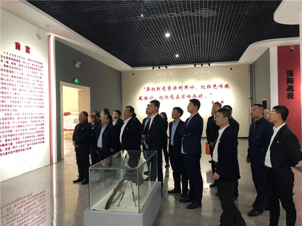 緬懷***烈士 弘揚***精神 繼承***遺志 緬懷***烈士 弘揚***精神 繼承***遺志