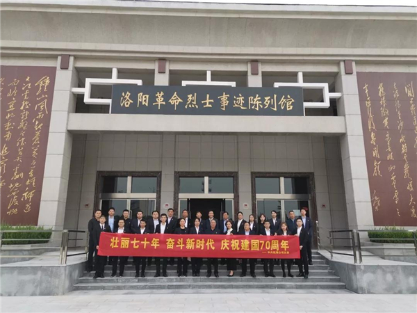 緬懷***烈士 弘揚***精神 繼承***遺志 緬懷***烈士 弘揚***精神 繼承***遺志